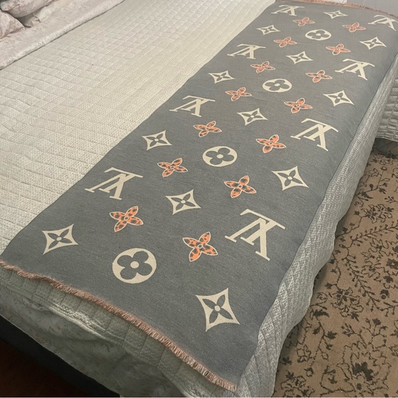 Louis Vuitton Bed Runner Gray & Beige AOP Logo Italy LV Wide Home Wrap